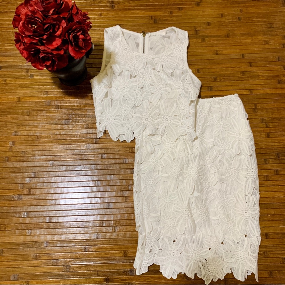SOLD NWT White Flower Lace Crochet Pencil Skirt - Picture 6 of 6